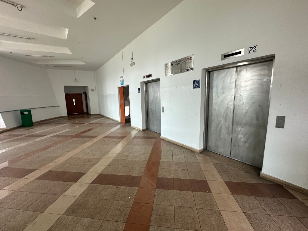 Metal Singapore Factory level 6 lift lobby