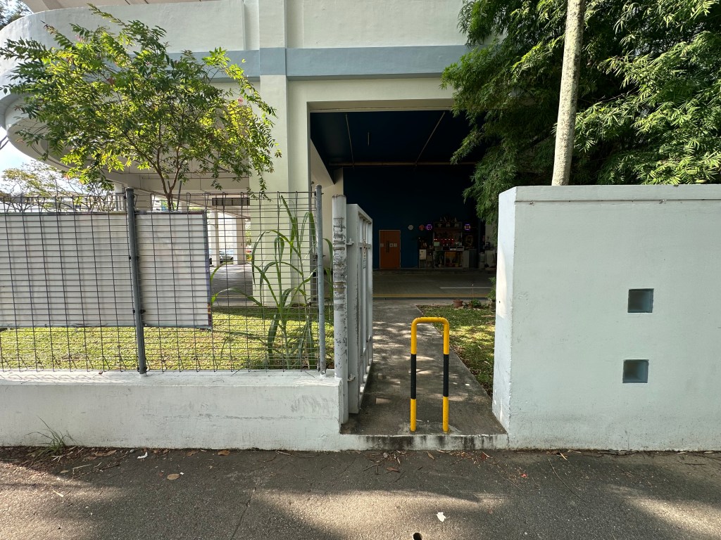 Metal Singapore Factory walk in gate